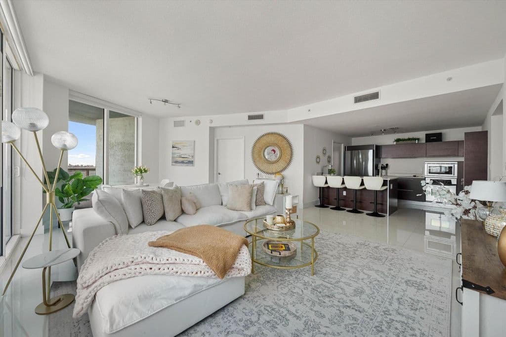 3-bedroom Condo — 1900 N Bayshore Drive #2312