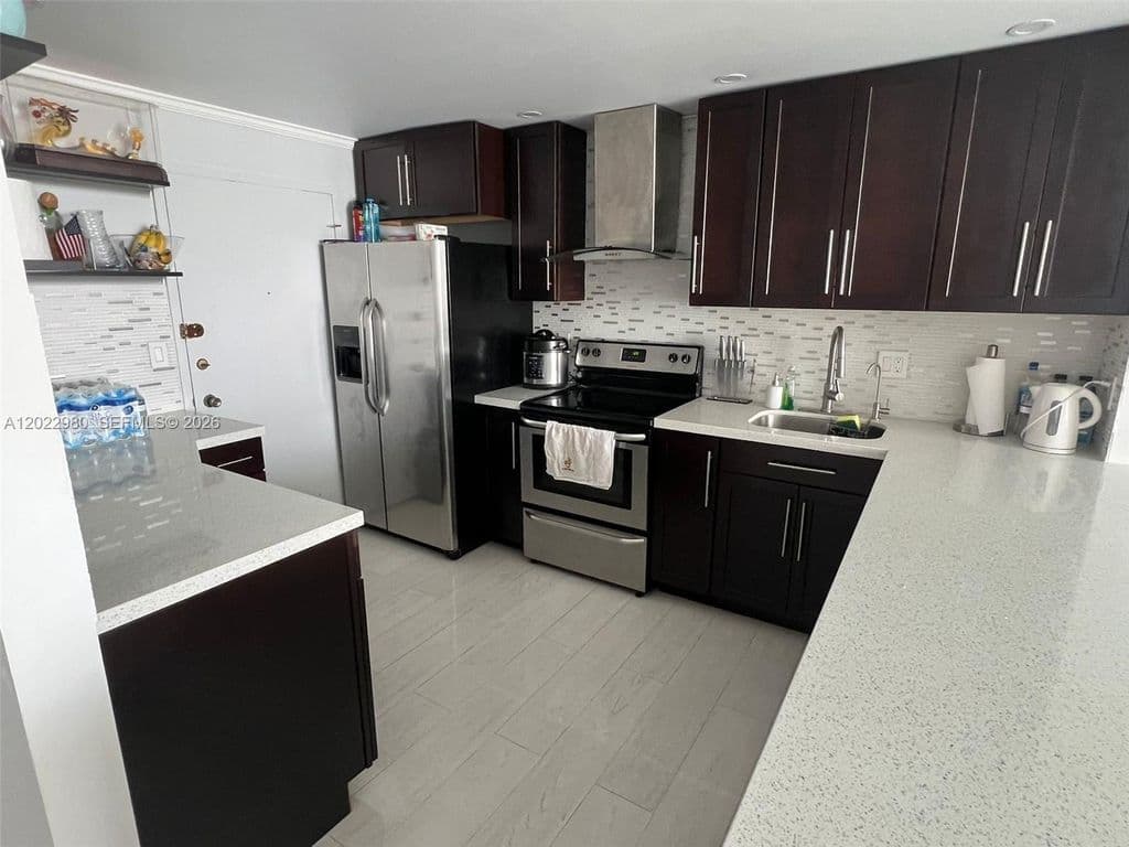 1-bedroom Condo — 1301 Miami Gardens Dr #1013W