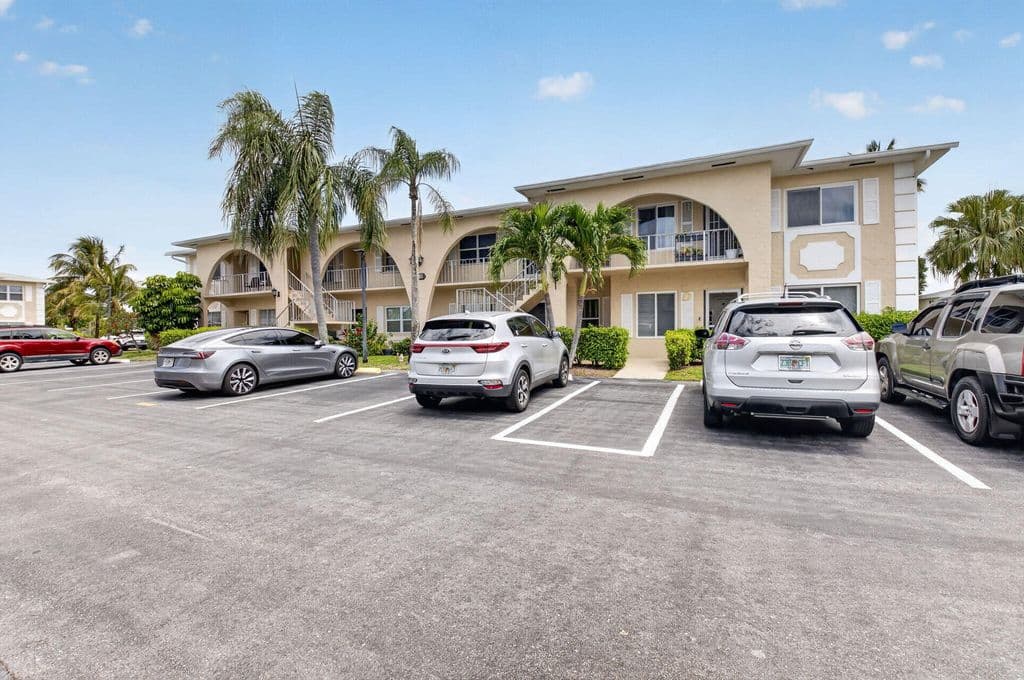 2+1 Condo — 13765 Flora Place #H