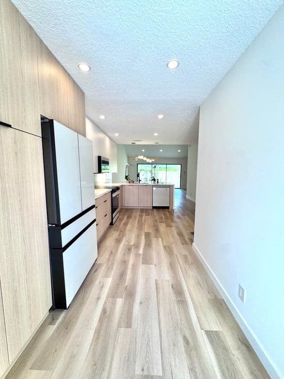2-bedroom Single-Family Home — 21547 Altamira Avenue