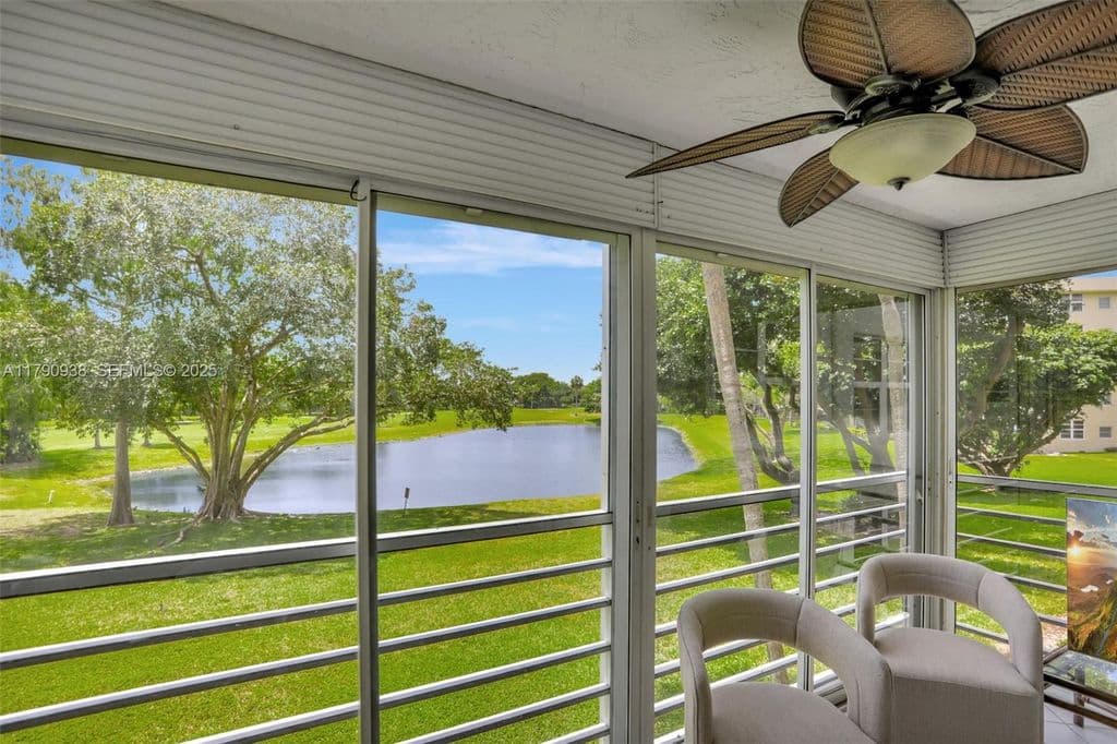 3+1 Condo — 4020 W Palm Aire Dr APT 204
