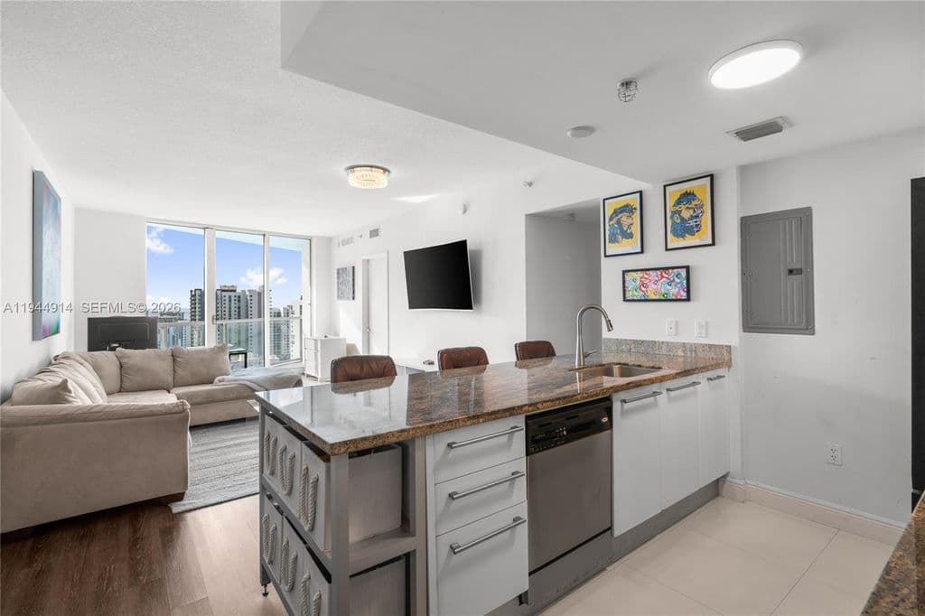 2-bedroom Condo — 185 SW 7th St APT 2702