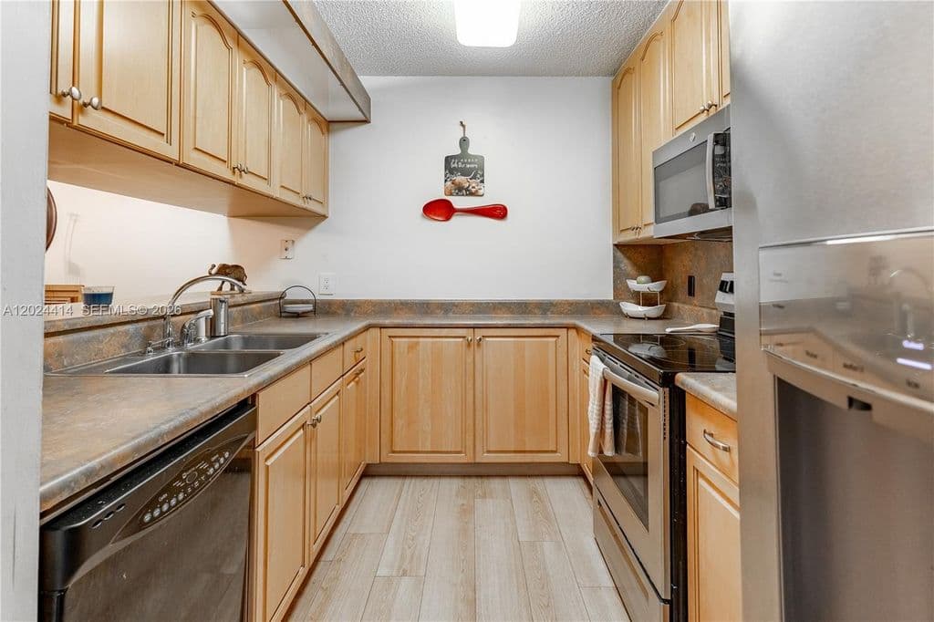 3-bedroom Property — 9135 SW 20th Pl Suite D