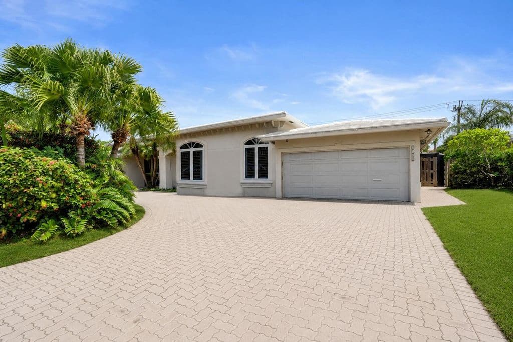 4+1 Müstakil ev — 2756 NE 35th Street