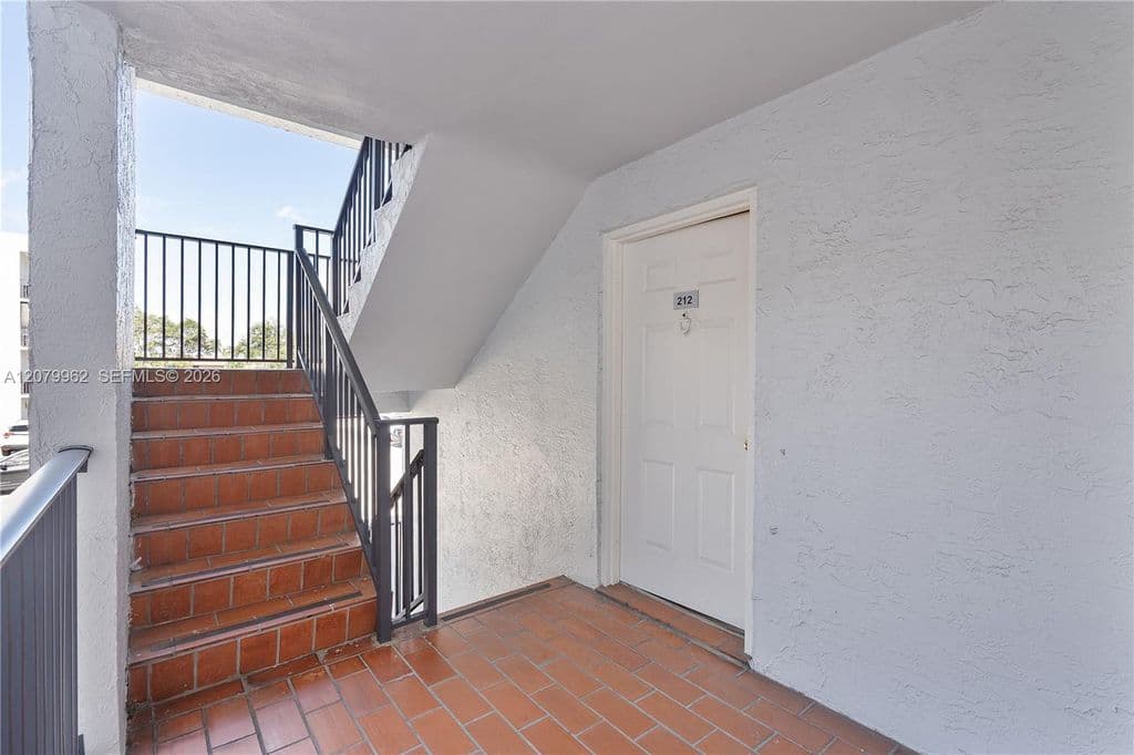 3+1 Condo — 5825 W 25th Ct APT 212
