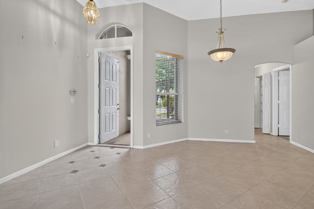 3+1 Müstakil ev — 6783 Las Colinas Court