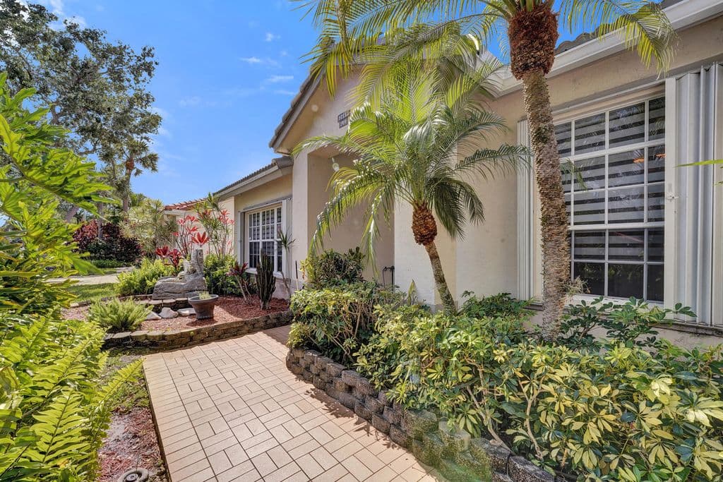 4-bedroom Single-Family Home — 3460 Dunes Vista Drive