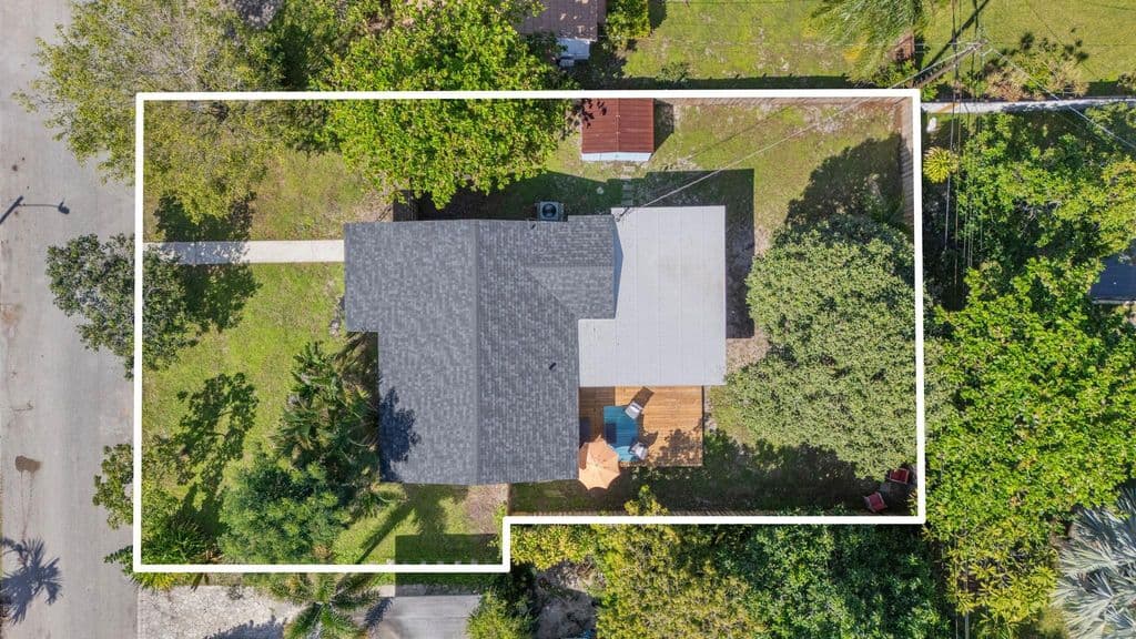 3+1 Müstakil ev — 1630 NW 4th Avenue