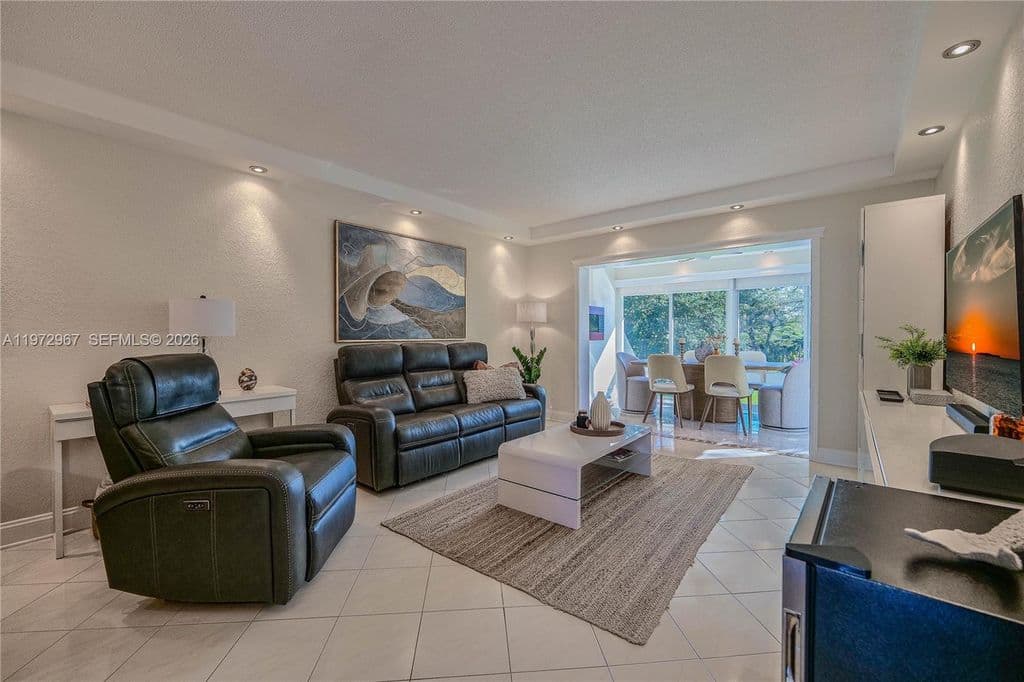 2-bedroom Condo — 5171 W Oakland Park Blvd #309