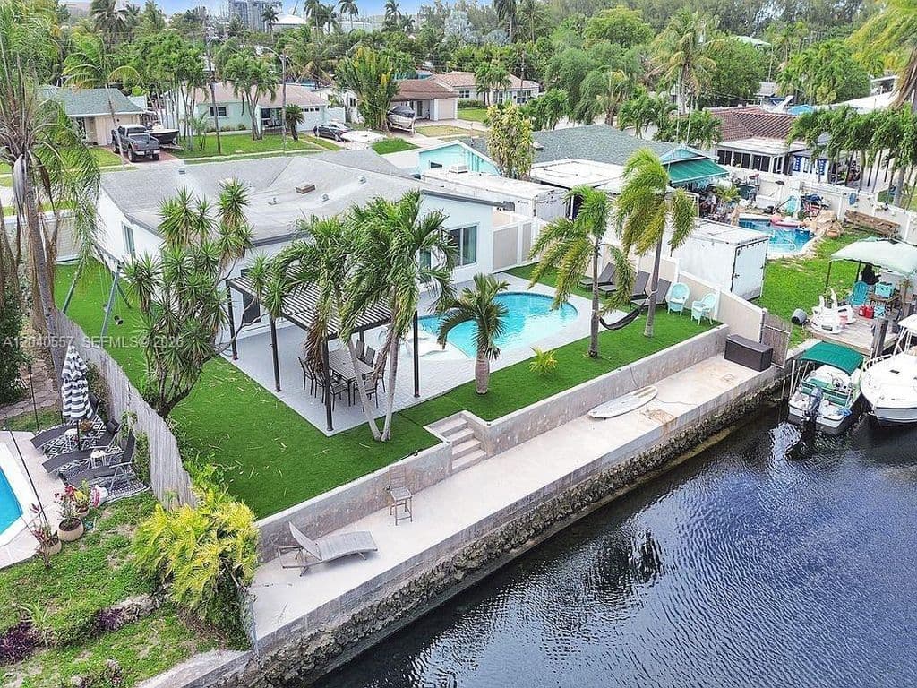 5-bedroom Single-Family Home — 4480 SW 34th Ter