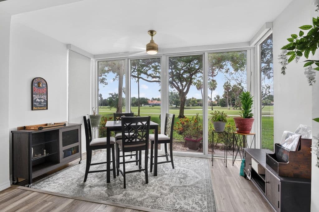 3-bedroom Condo — 3960 Oaks Clubhouse #110