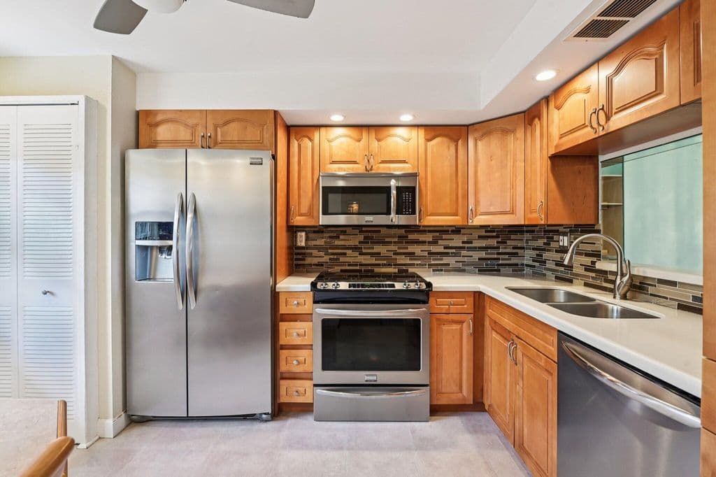 1+1 Condo — 1101 Colony Point Circle #404