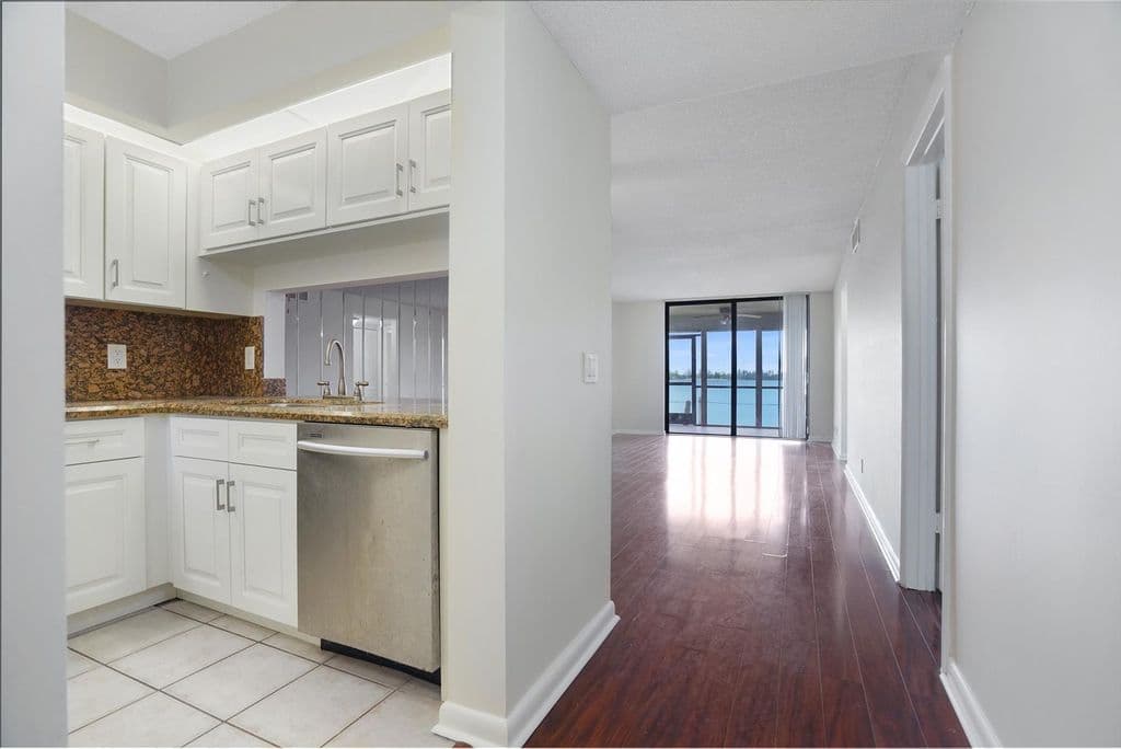 2-bedroom Condo — 109 Lake Emerald Drive #110