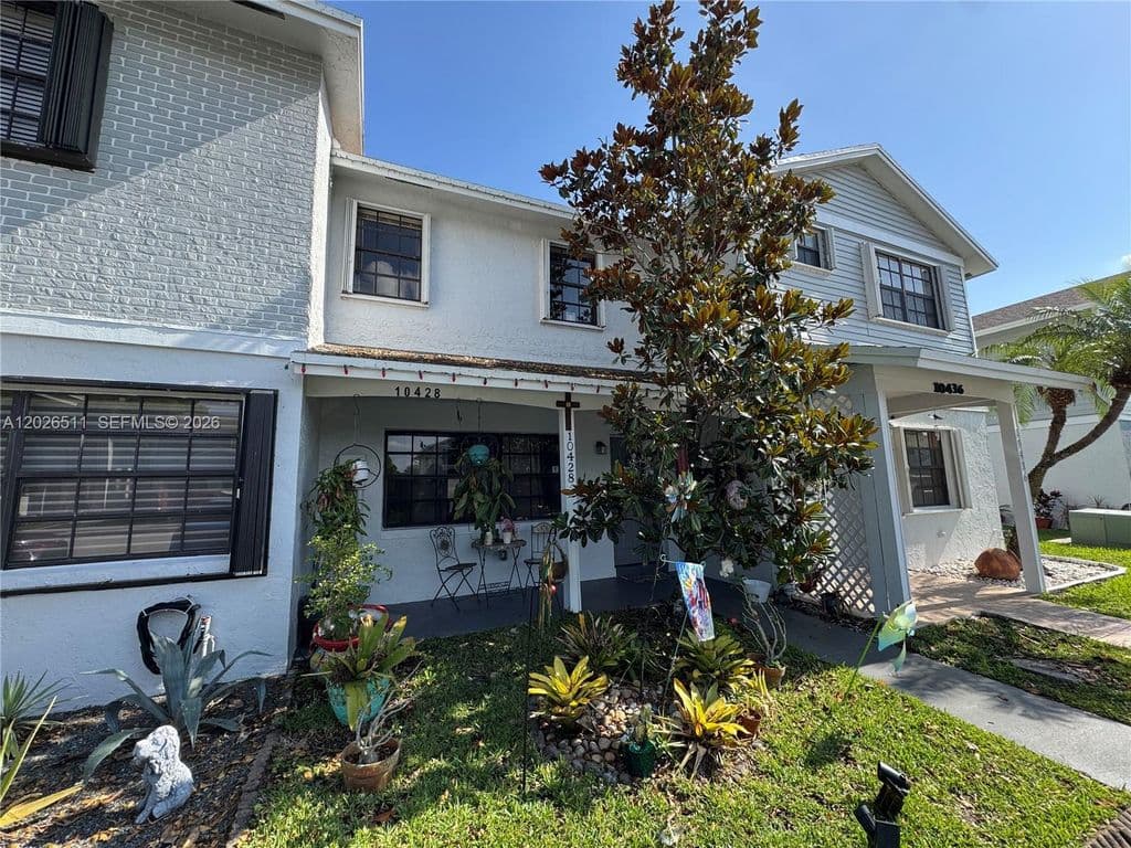 2+1 Mülk — 10428 NW 3rd St