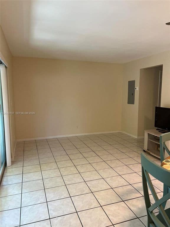 3+1 Mülk — 3745 SW 59th Ave #124