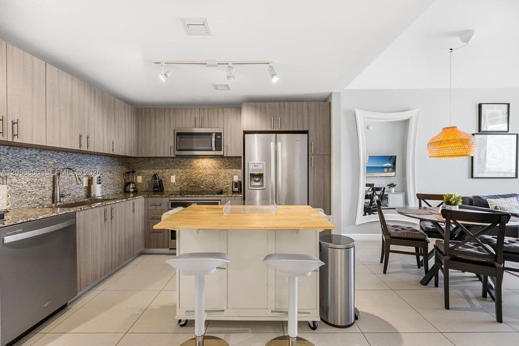 1+1 Condo — 5350 NW 84th Ave #1614