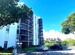 1-bedroom Condo — 3475 N Country Club Dr APT 716, Aventura, 33180