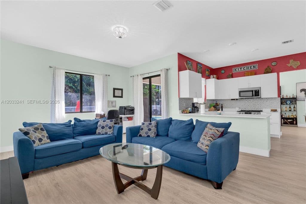 5-bedroom Single-Family Home — 32008 SW 199th Ave