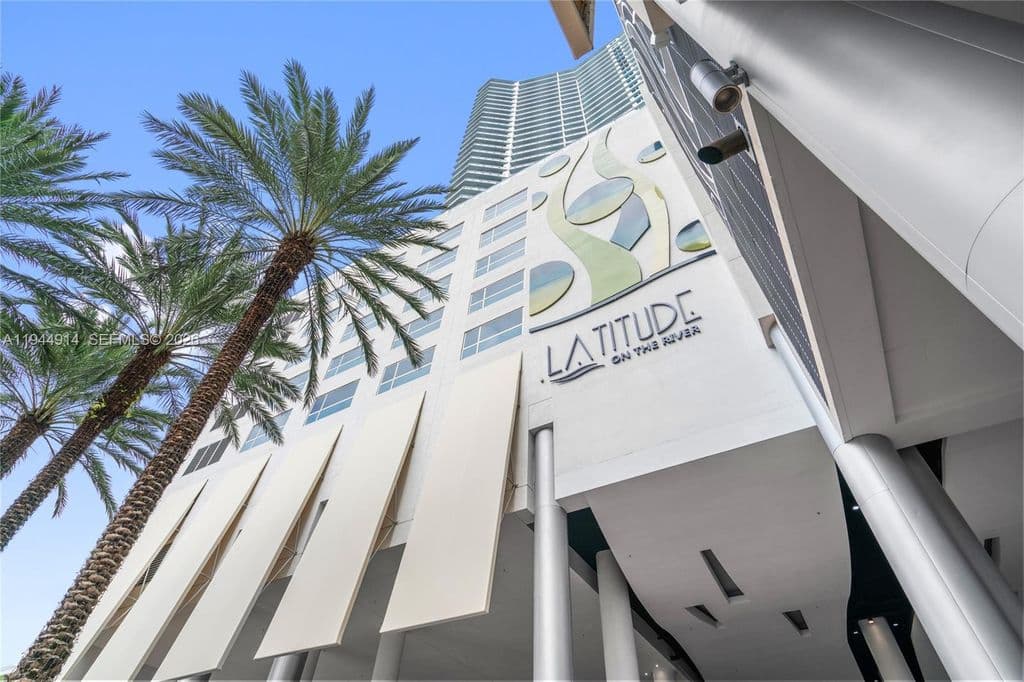 2-bedroom Condo — 185 SW 7th St APT 2702