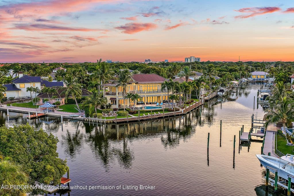 5-bedroom Single-Family Home — 2365 Azure Cir
