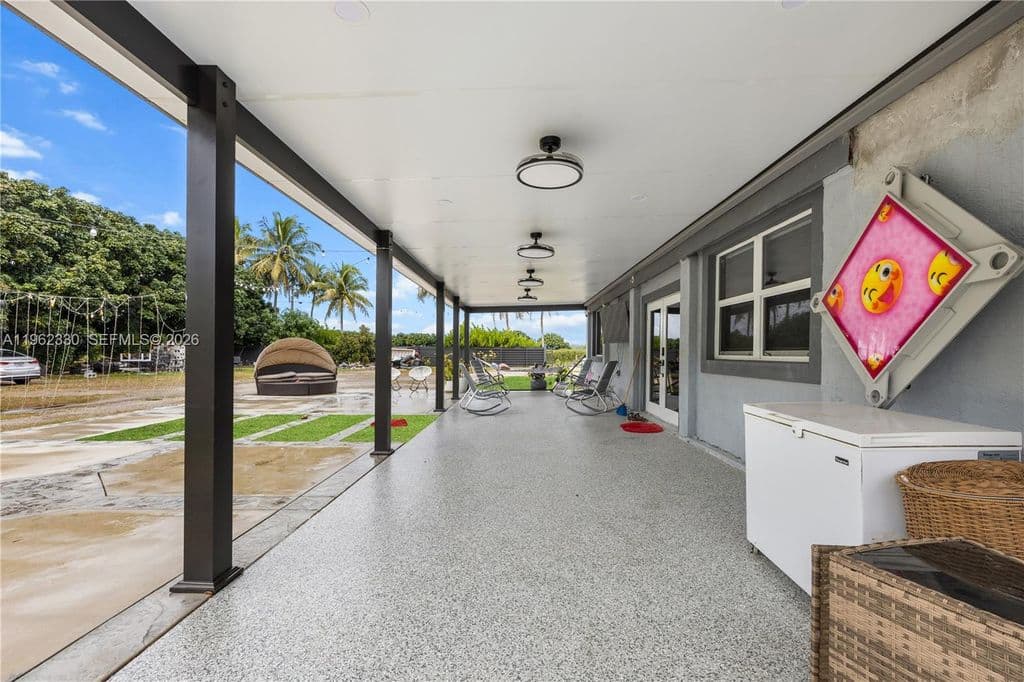 7-bedroom Single-Family Home — 33300 SW 212th Ave