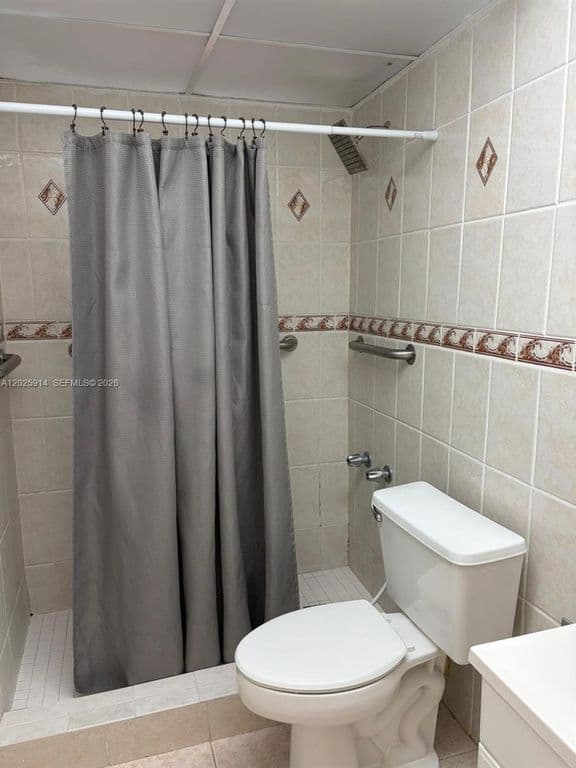 1+1 Condo — 6820 W Flagler St APT 212