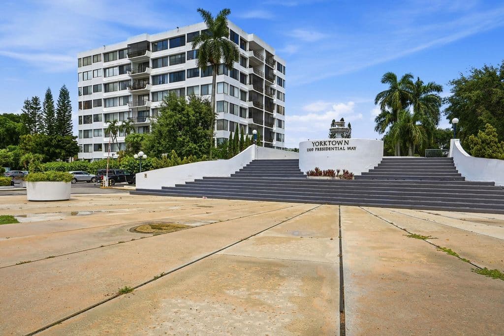 2-bedroom Condo — 1500 Presidential Way #704