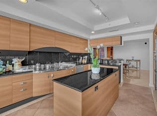 3+1 Condo — 19955 NE 38th Ct APT 2204, Aventura, 33180