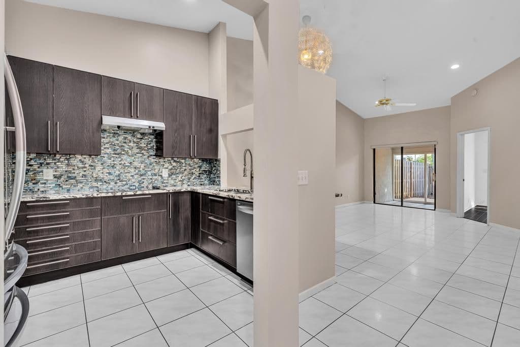 2+1 Müstakil ev — 11137 NW 38TH Place
