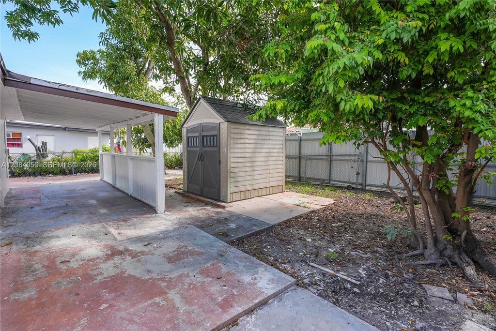 5+1 Müstakil ev — 4795 E 8th Ct