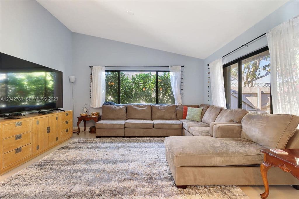2-bedroom Condo — 3064 S Oakland Forest Dr APT 1006