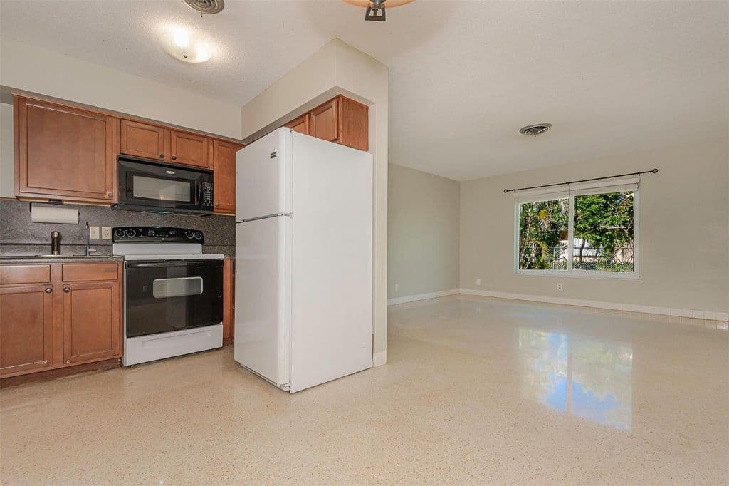 3-bedroom Property — 321 SE 1st Avenue