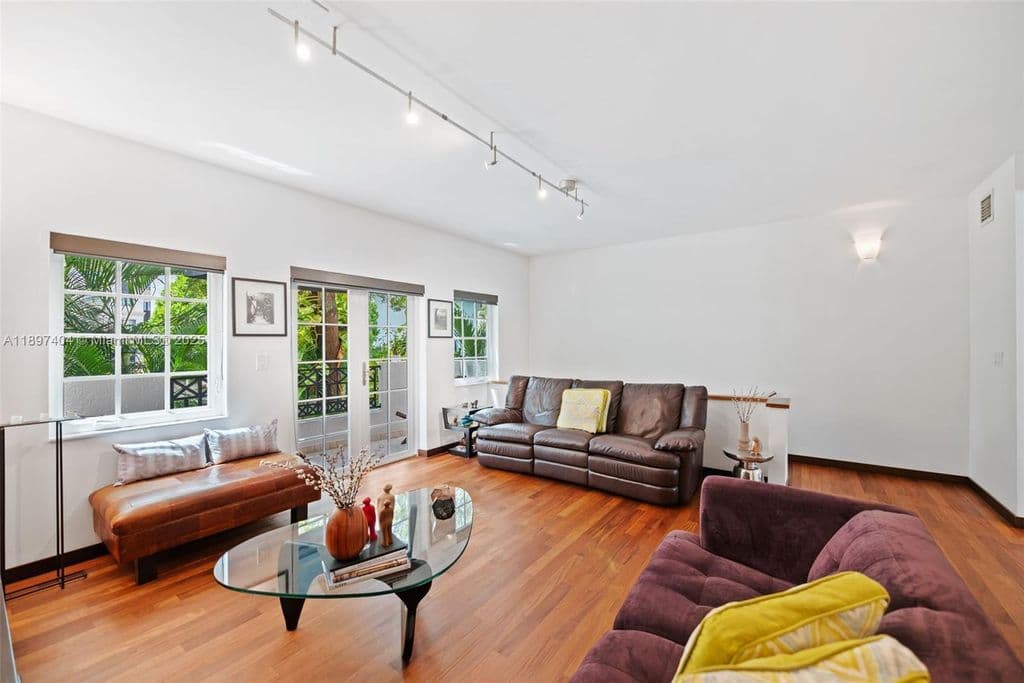 3+1 Mülk — 261 Navarre Ave #A-3