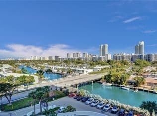 1-bedroom Condo — 2500 Parkview Dr APT 808, Hallandale Beach, 33009