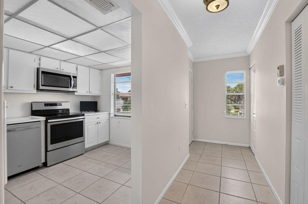 2-bedroom Condo — 9287 VISTA DEL LAGO #13 D