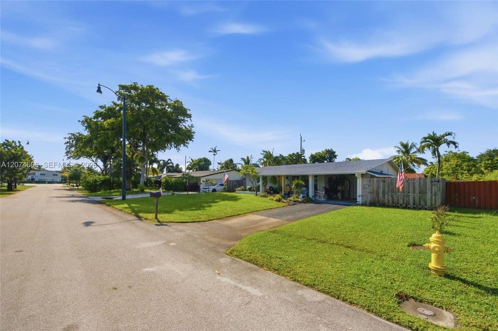 2-bedroom Single-Family Home — 1540 NE 34th St