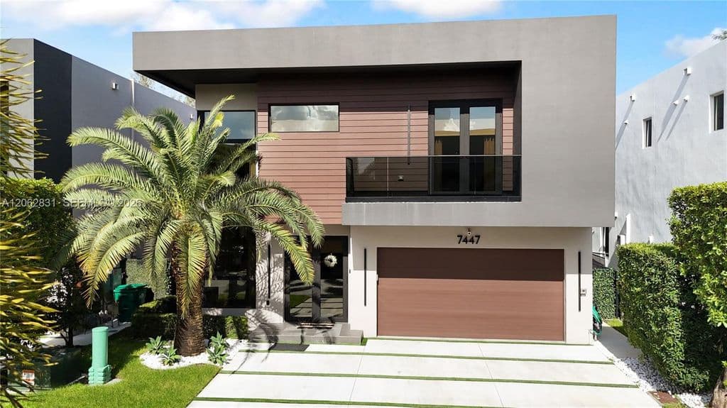 5+1 Müstakil ev — 7447 NW 97th Ct