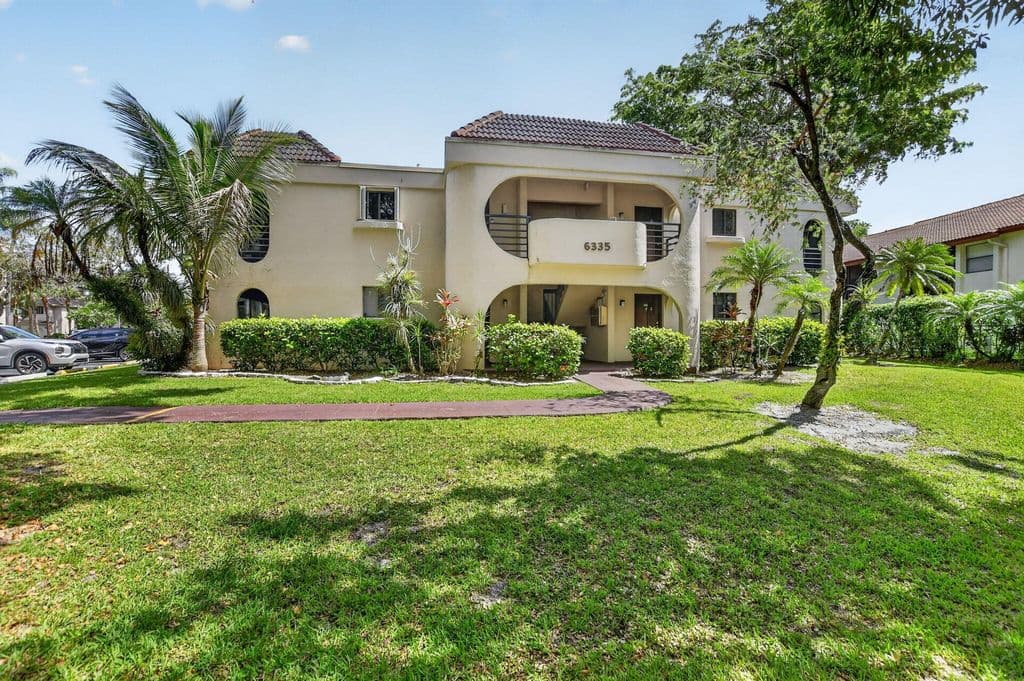 2-bedroom Condo — 6335 Longboat Lane W #E104