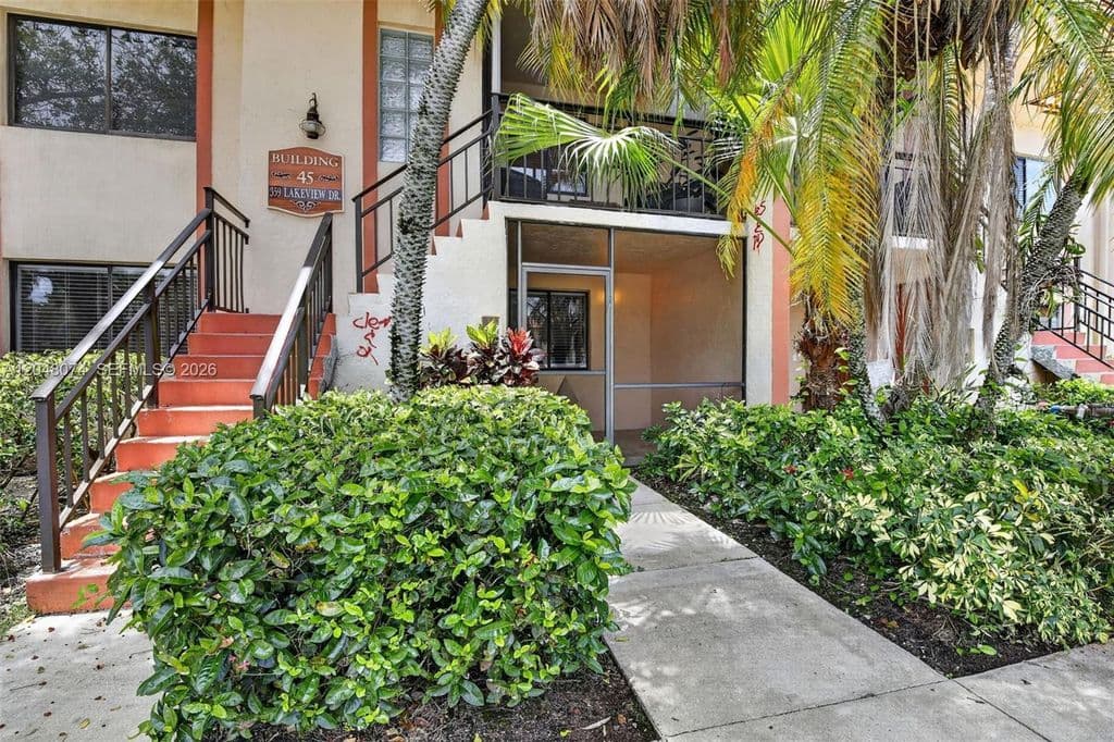 2-bedroom Condo — 359 Lakeview Dr APT 102