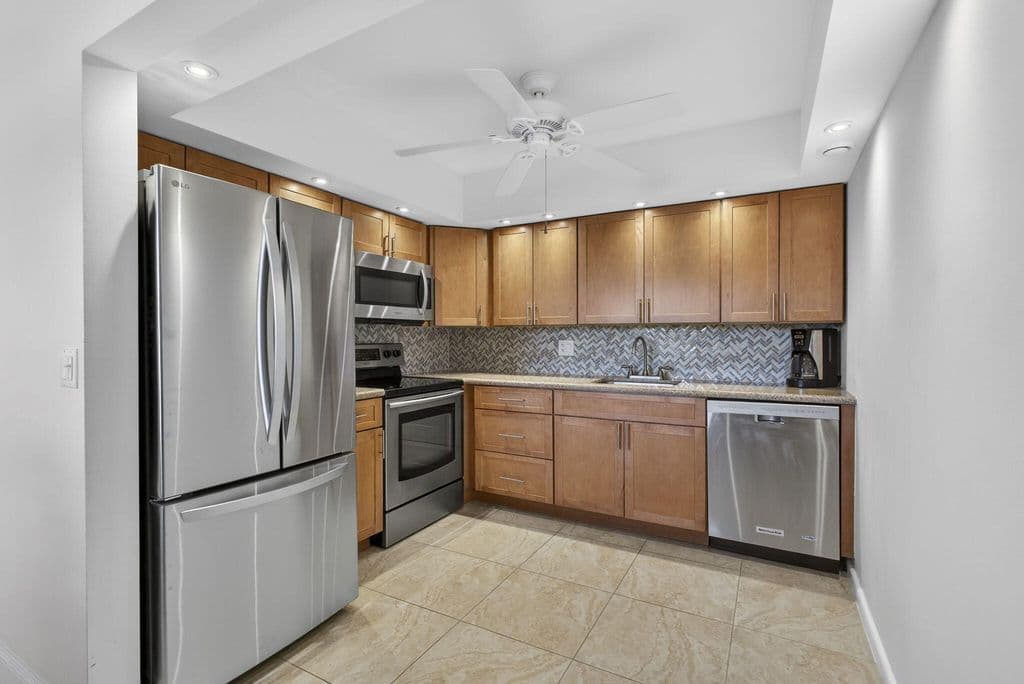 2+1 Condo — 361 Wellington J