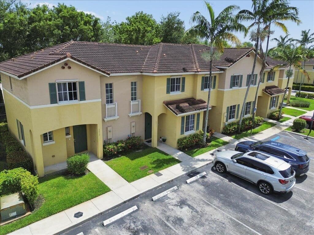 3-bedroom Property — 6036 SW 19th Place