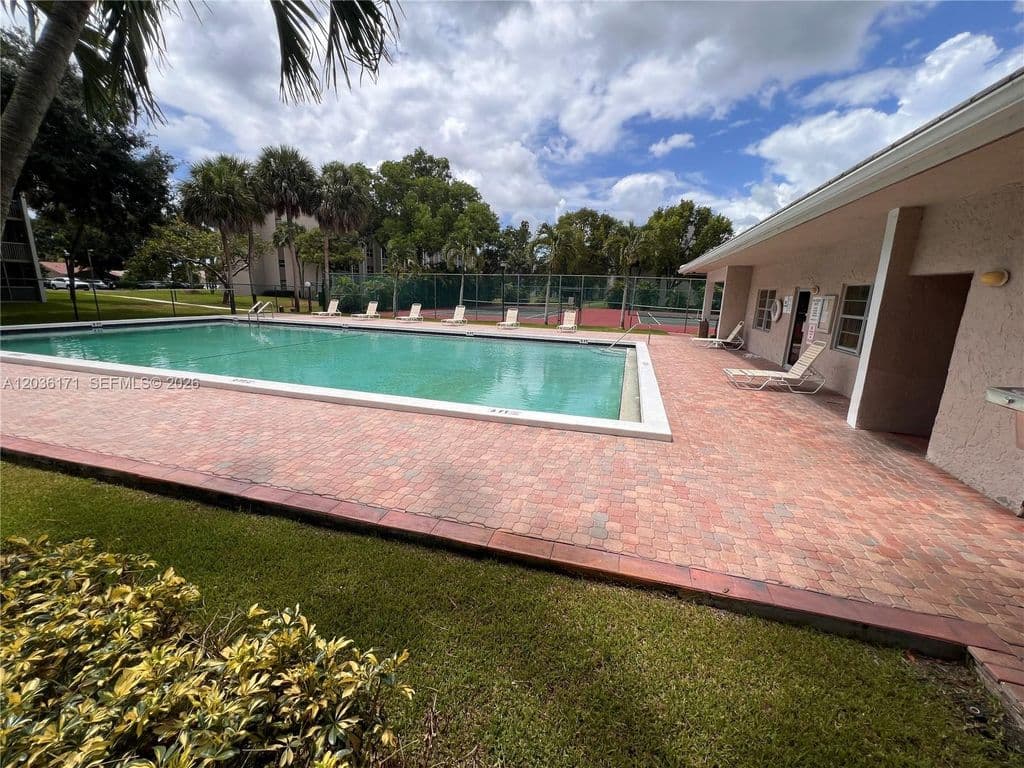 1+1 Condo — 1075 Riverside Dr APT 505
