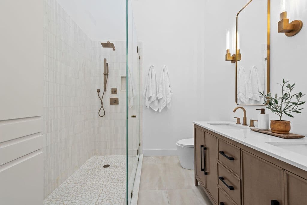 3-bedroom Property — 2930 Florida Boulevard