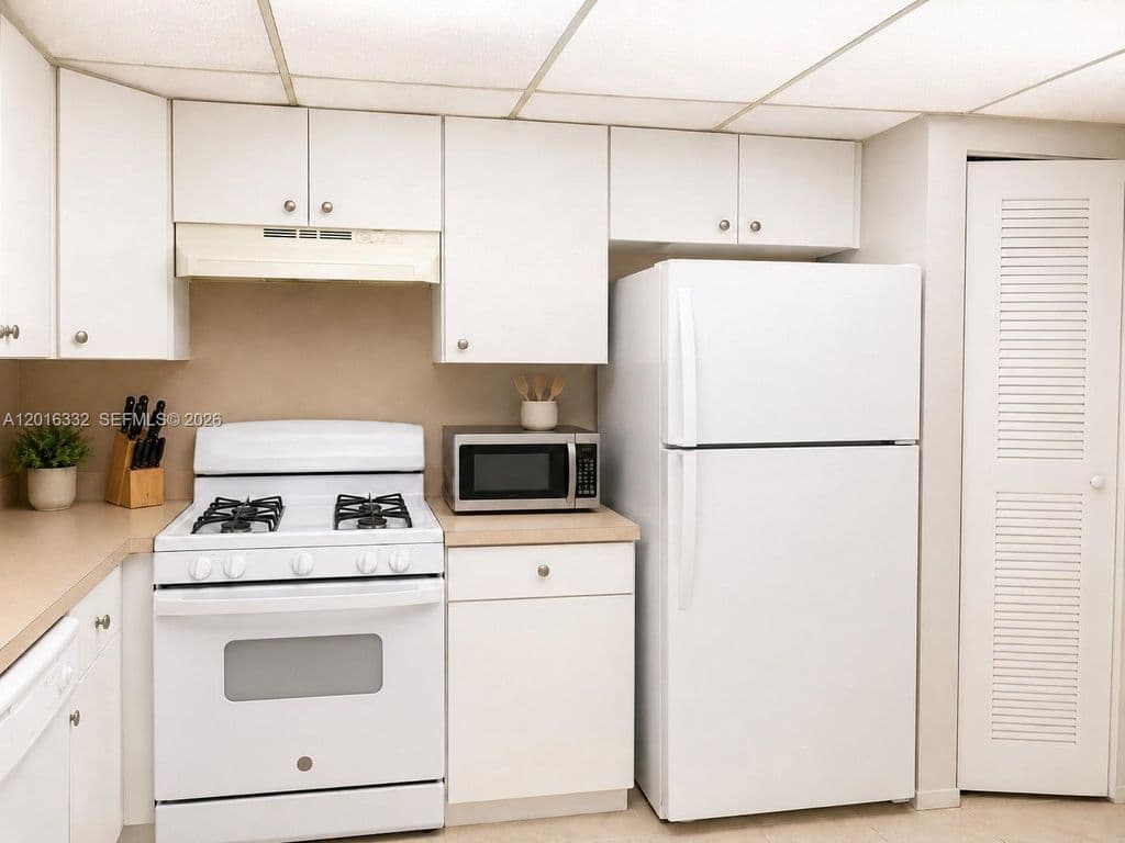 2-bedroom Condo — 17911 NW 68th Ave APT M201