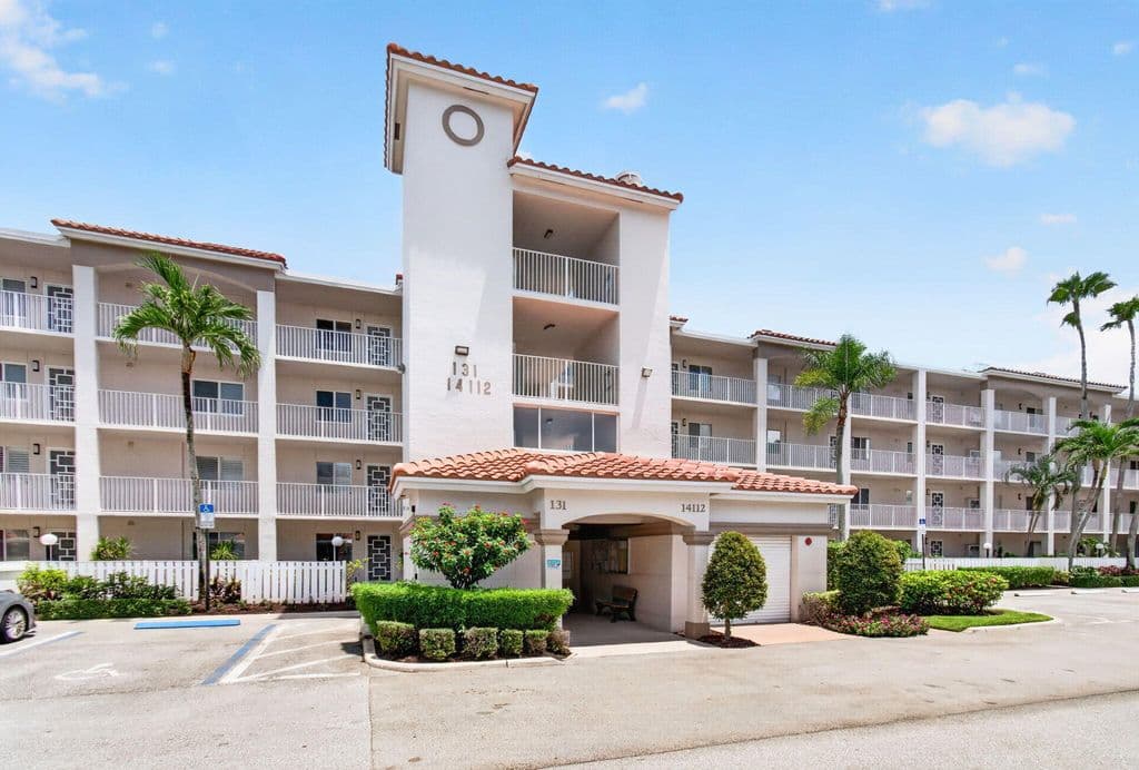 2-bedroom Condo — 14112 Huntington Pointe Drive #210