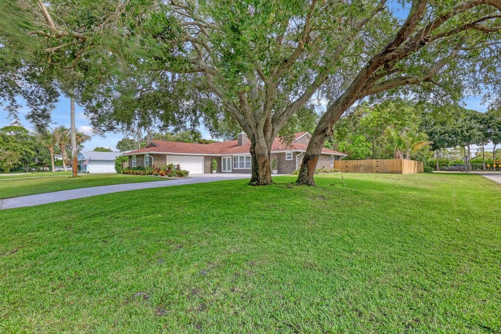 5-bedroom Single-Family Home — 6185 White Oak Court