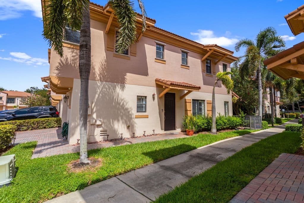 3+1 Mülk — 4783 PRESERVE Street