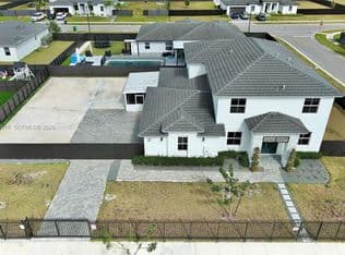5-bedroom Single-Family Home — 16925 SW 289th Ter, Homestead, 33030