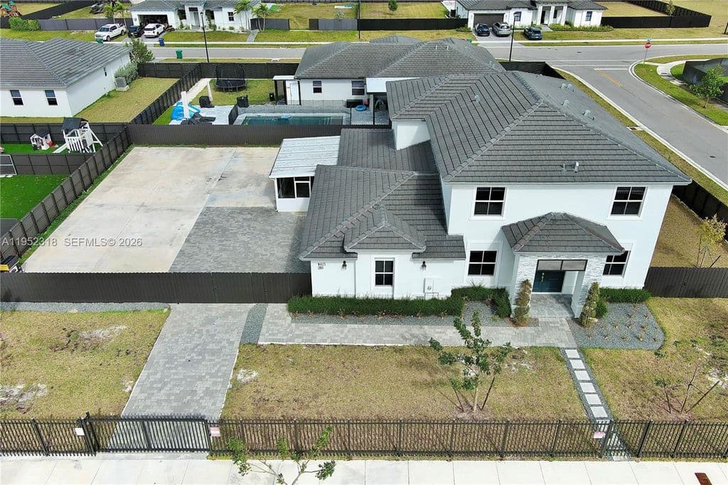 5-bedroom Single-Family Home — 16925 SW 289th Ter