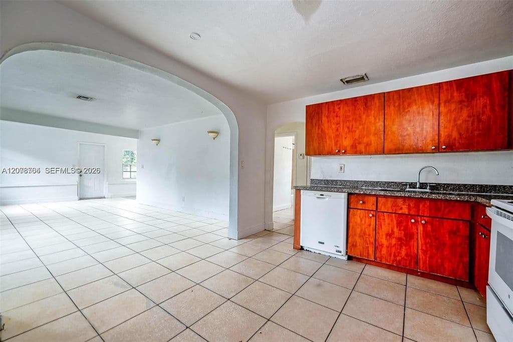 3+1 Mülk — 2800 SW 16th Ter